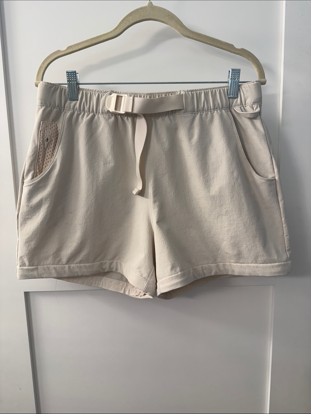 Outdoor Voices Cream Elastic-Waist Athletic Shorts